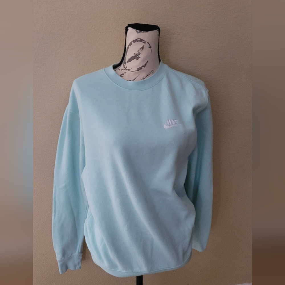Nike Women's Light Blue Crewneck Sweatshirt